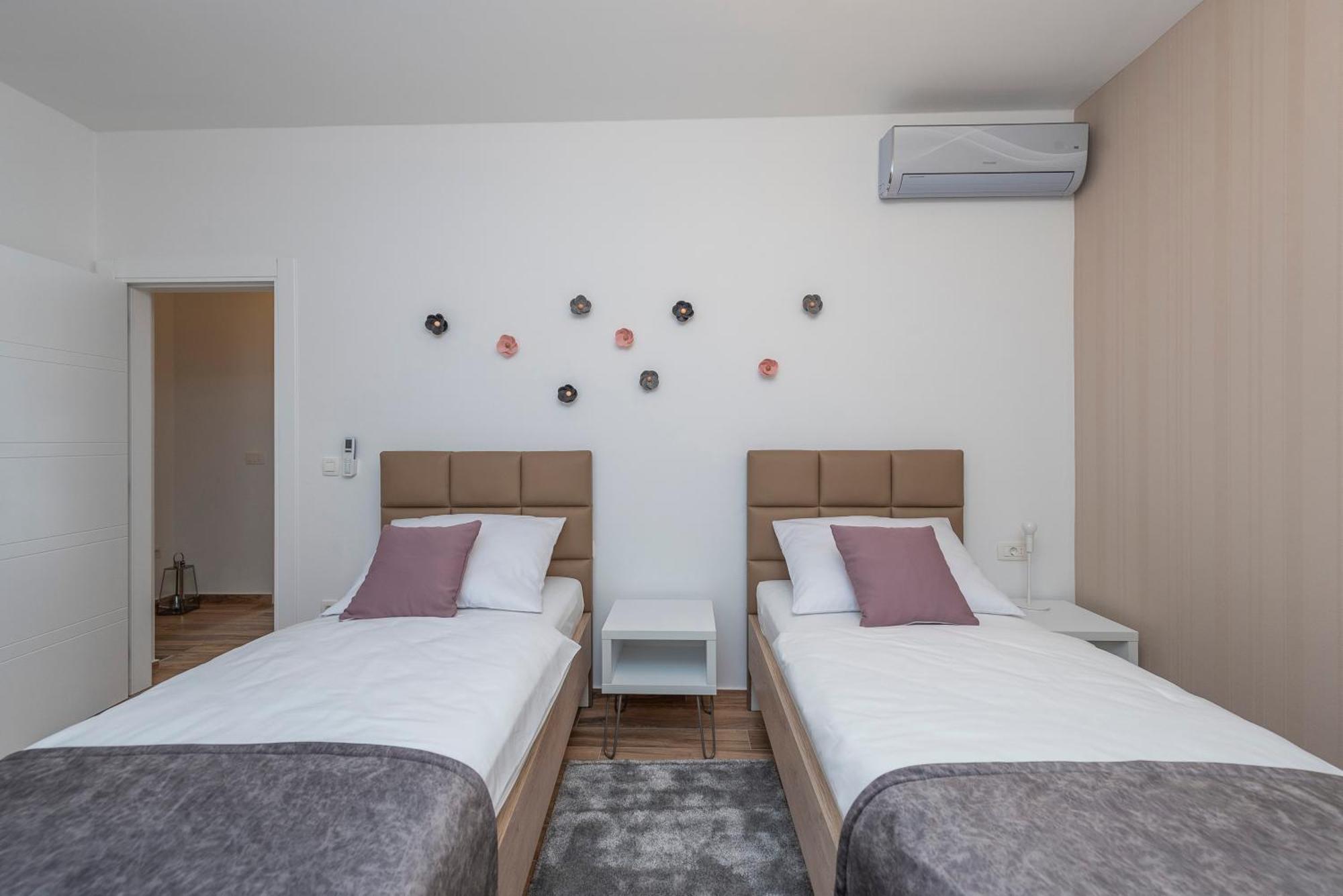 Luxury Apartments - La Vir 1 & 2 Exterior foto
